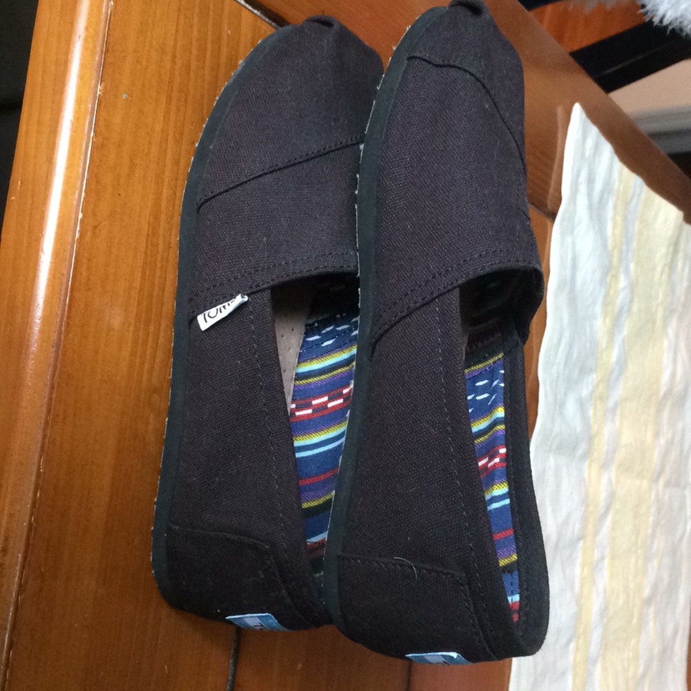 Toms black canvas women’s 6.5